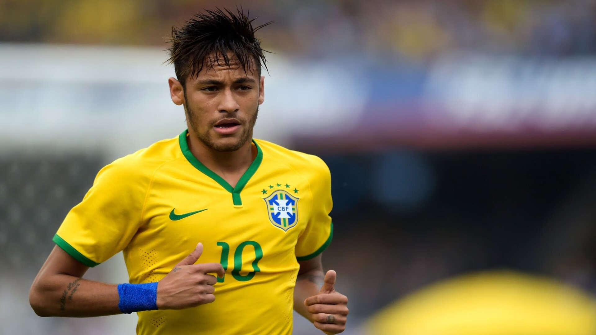 “快艇冲浪：东三叉湖赛场惊现极限运动的极速挑战”