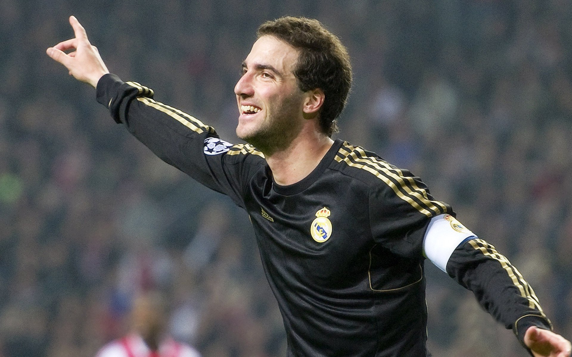 一场1-1!让英超争四乱了:桑德兰3轮不败进前四,2大黑马搅局,英甲桑德兰直播